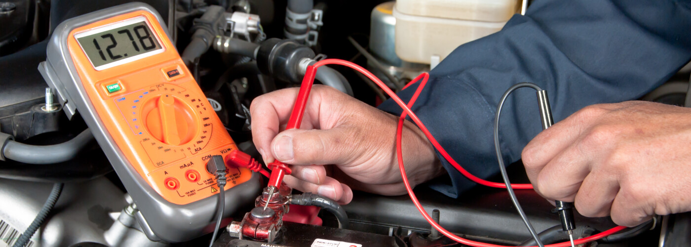 Testing Battery With Multimeter_7452797